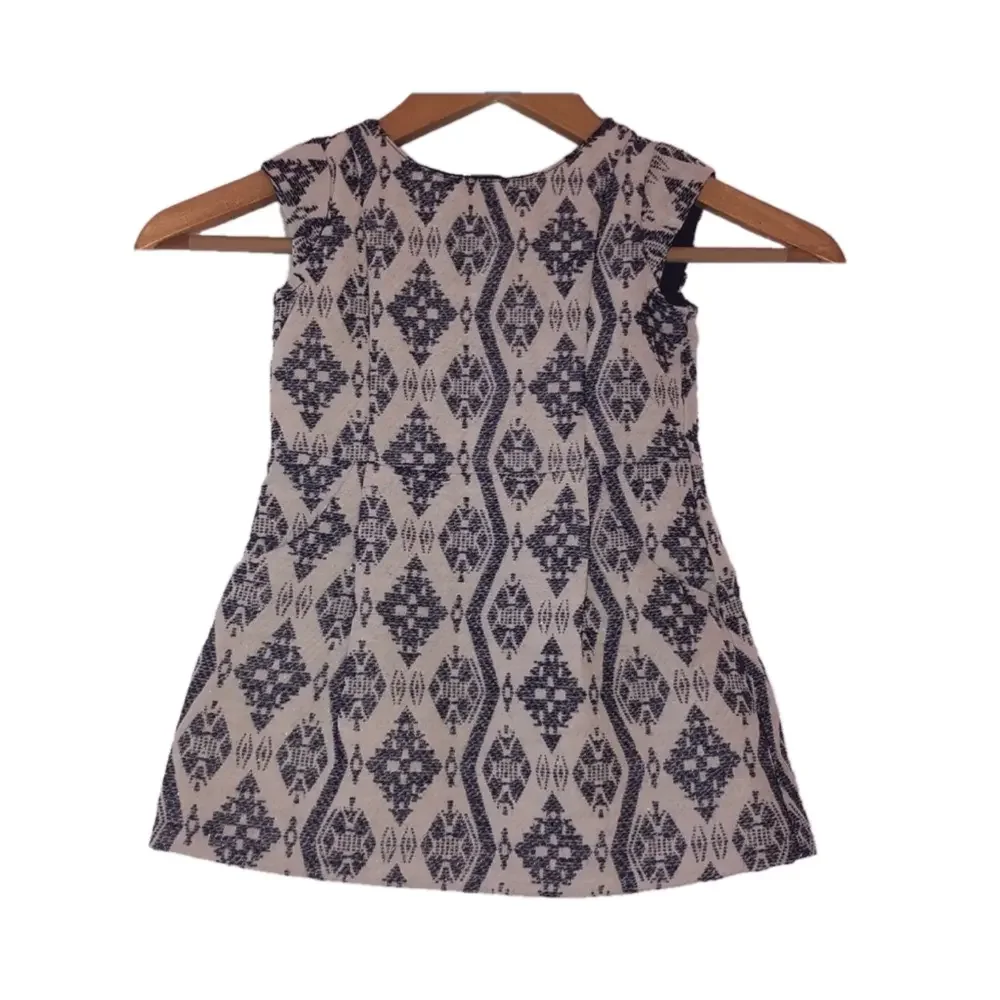 🦋Oshkosh Genuine Kids GUC size 2 Beautiful dress
